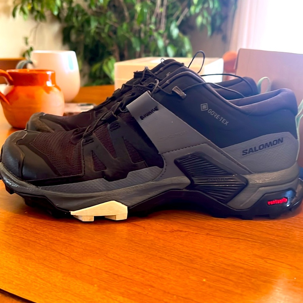 SALOMON X Ultra 4- wm sz 7 1/2 hiking/trekking shoes.